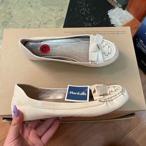 NWT BCBGeneration Cream Flats
